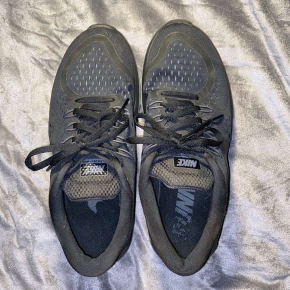 Nike Shoes - Nike Flex 2017 Running Shoes